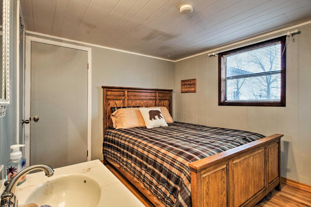 Rustic Stockton Lake Cabin Half Mile To Boat Ramp! Екстер'єр фото